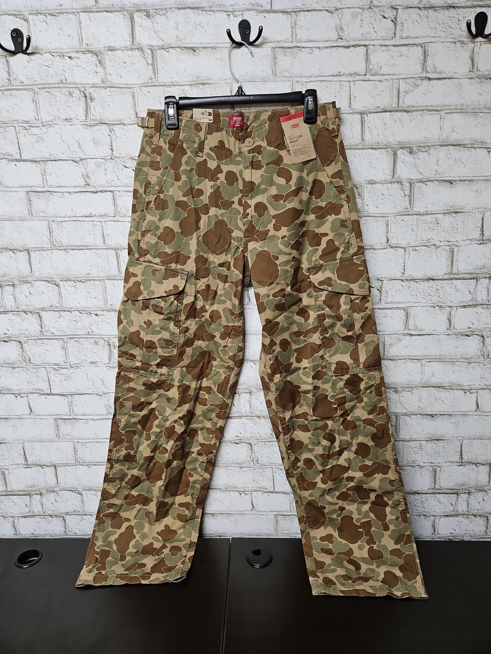 Levi's Men's XX Cargo Baggy Pants Camo Size 30x32 100% Cotton NWT